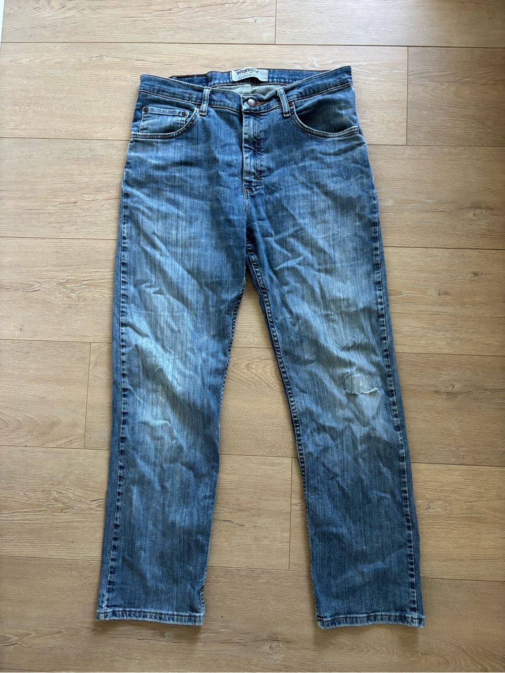 Wrangler Straight Fit Men's Denim Jeans in Faded Blue